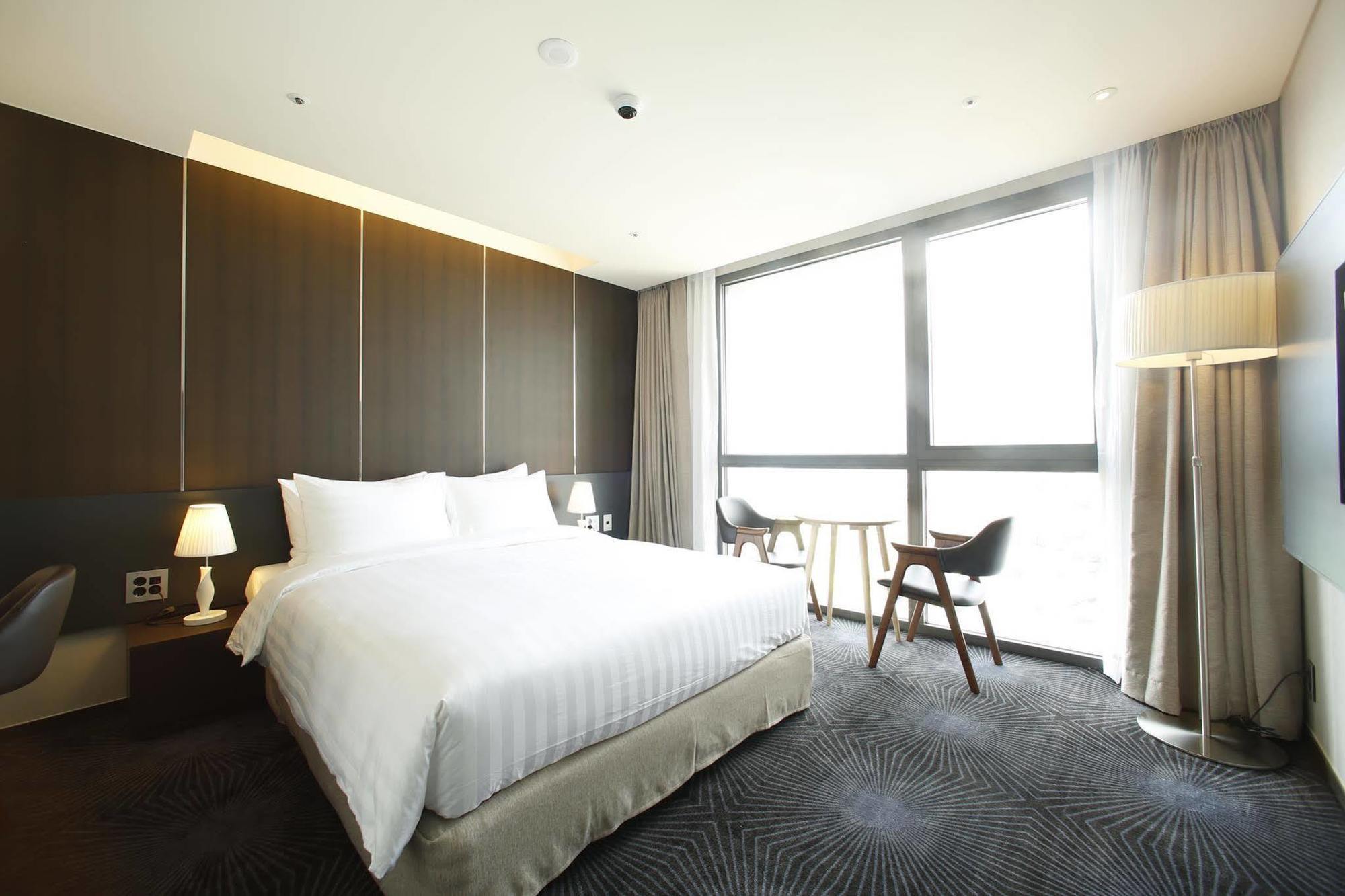 Days Hotel Jeju Seogwipo Ocean Exterior photo