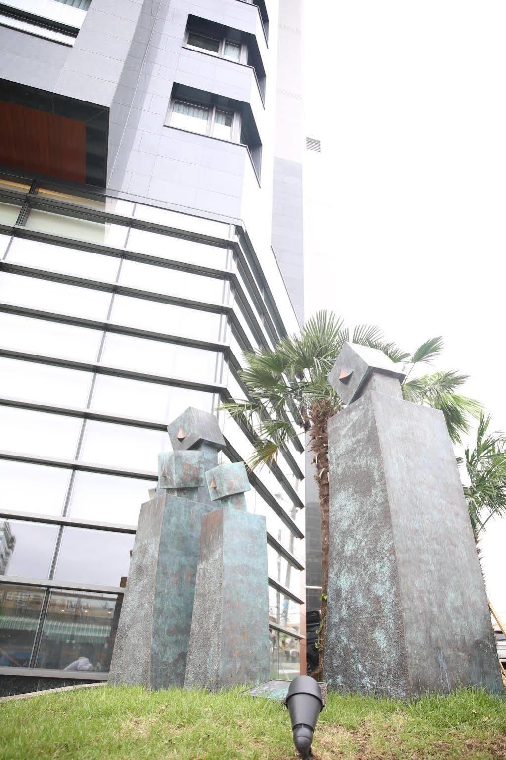 Days Hotel Jeju Seogwipo Ocean Exterior photo